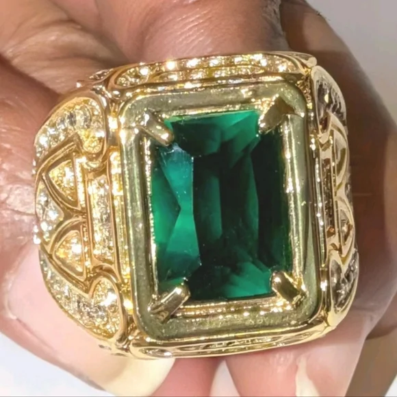 Elegant Green and Gold mens Ring Sz 13